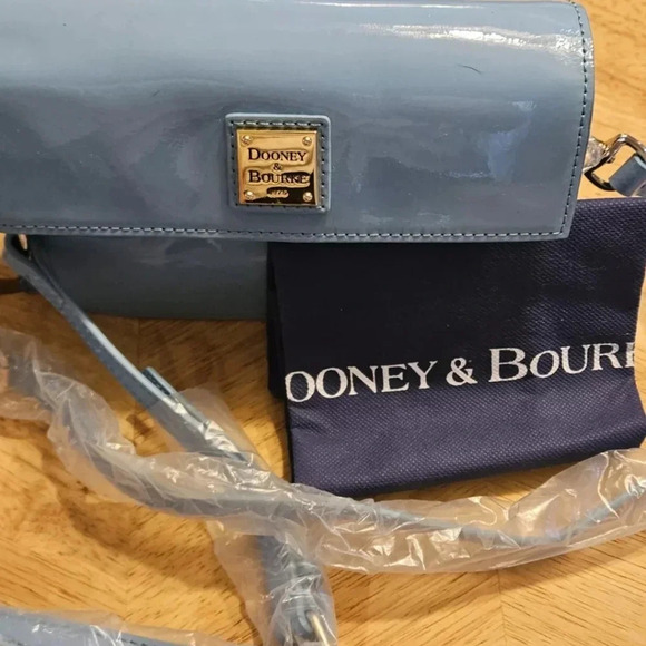 New W Tags Dooney& Bourke East West Flap Crossbody Bag Patent Leather Blue Purse - Picture 3 of 12